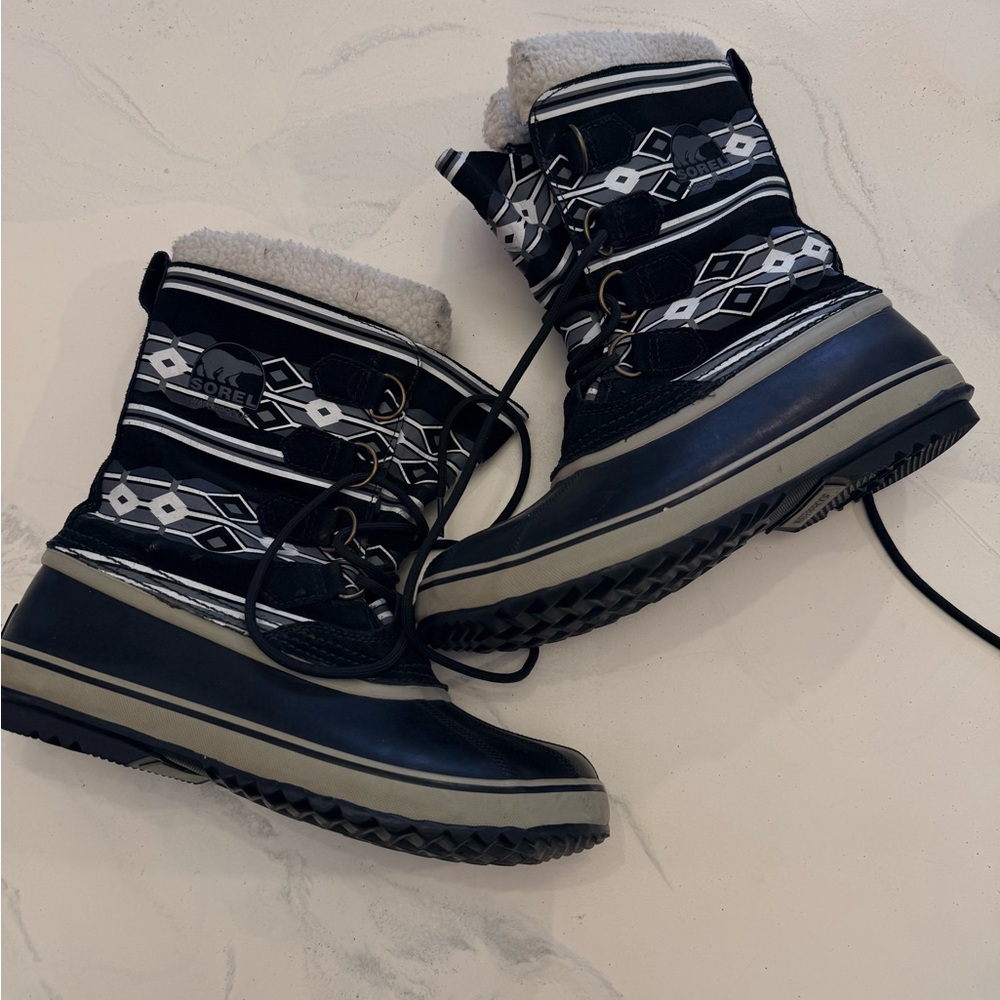 Sorel Black and Gray Patterned Snow Boots